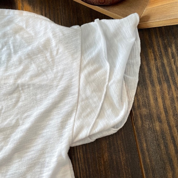 Flutter Sleeve Hi-Lo Shirt - Picture 2 of 5